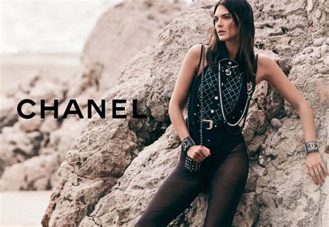 シャネル 公式サイト：CHANEL.COM 